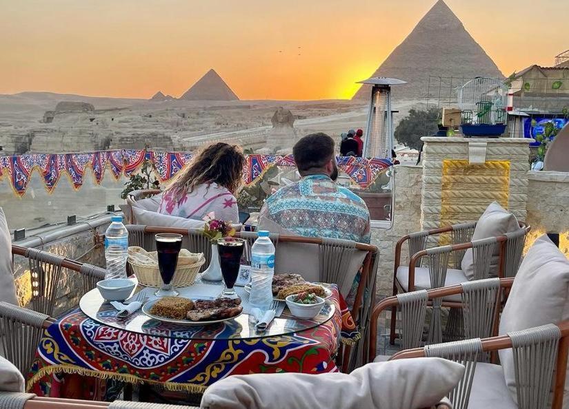Queen Cleopatra Pyramids View Kafrat al Jabal Bagian luar foto