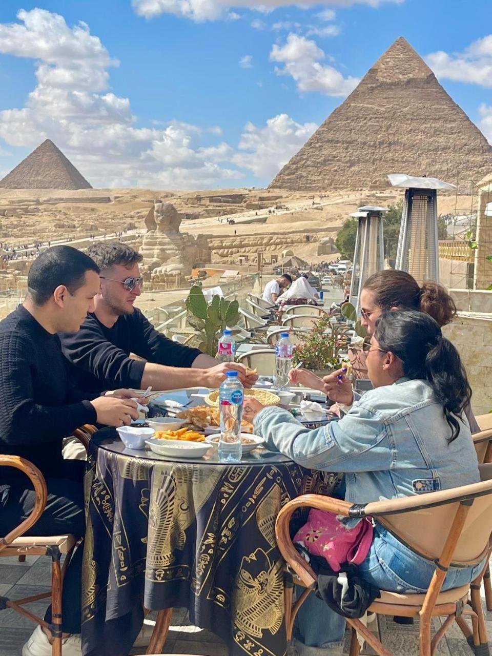 Queen Cleopatra Pyramids View Kafrat al Jabal Bagian luar foto