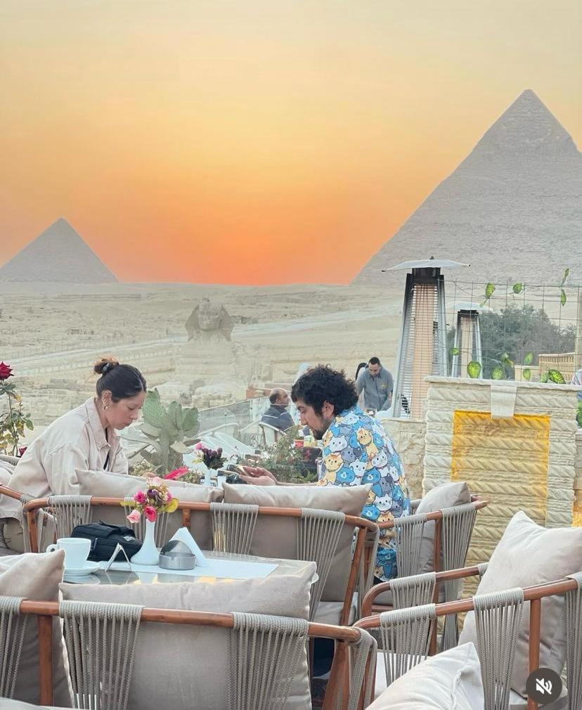 Queen Cleopatra Pyramids View Kafrat al Jabal Bagian luar foto