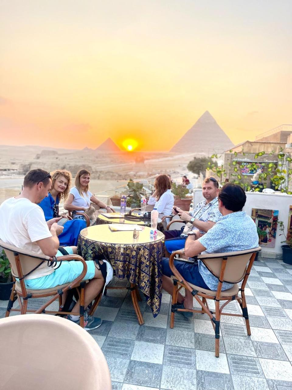 Queen Cleopatra Pyramids View Kafrat al Jabal Bagian luar foto