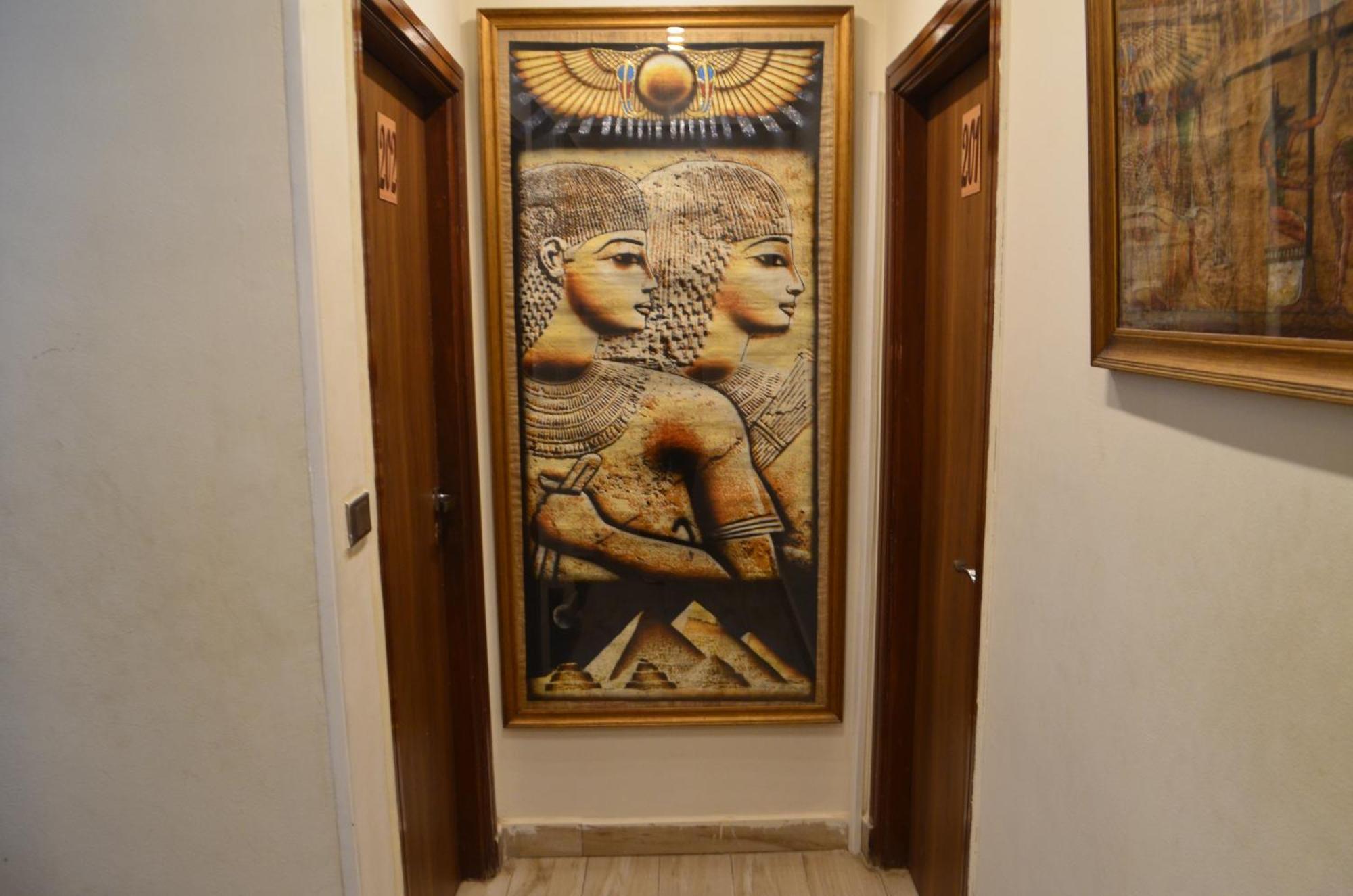 Queen Cleopatra Pyramids View Kafrat al Jabal Bagian luar foto