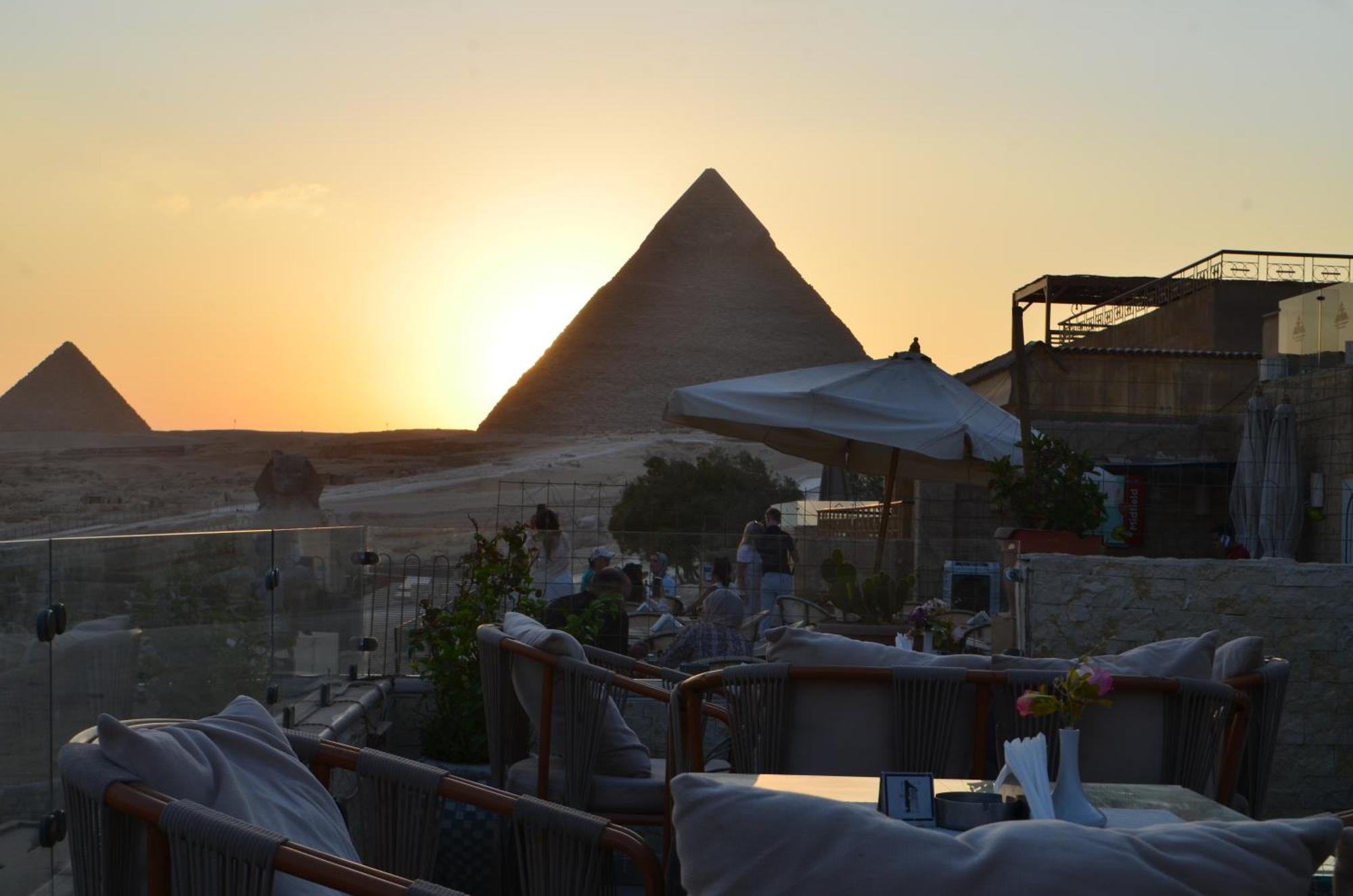Queen Cleopatra Pyramids View Kafrat al Jabal Bagian luar foto